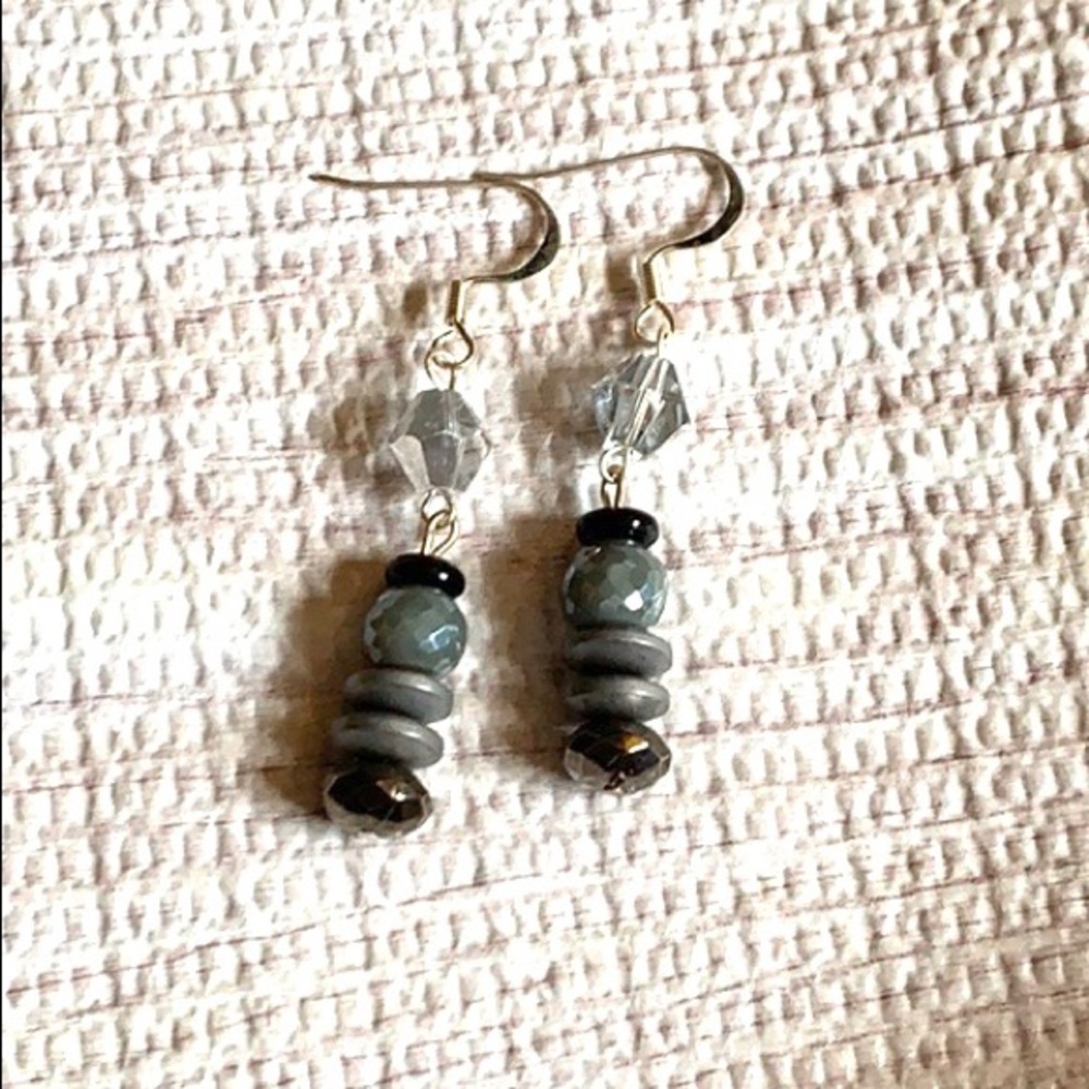 S P A R K L E• black earrings ✨